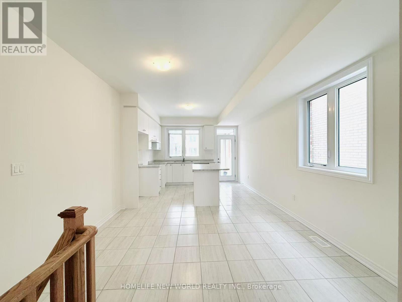 925 Crowsnest Hollow, Pickering, Ontario L1X 0P4 - Photo 7 - E13586812