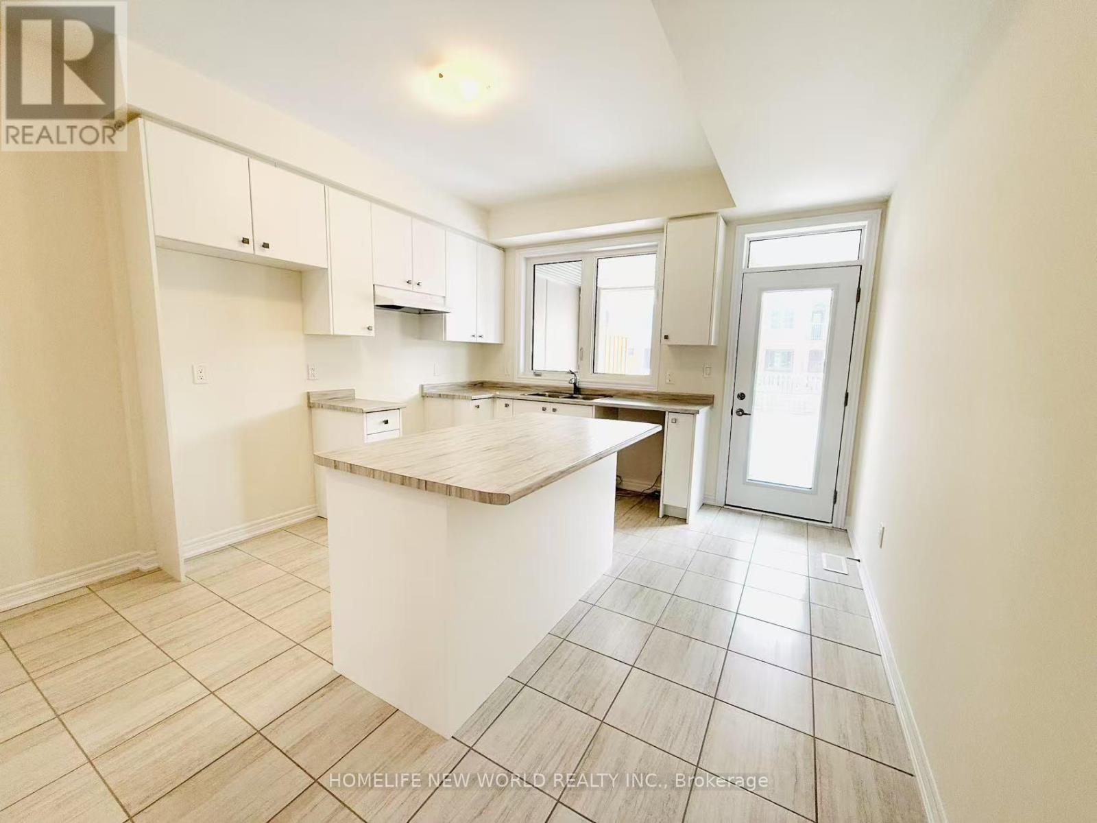 925 Crowsnest Hollow, Pickering, Ontario L1X 0P4 - Photo 8 - E13586812