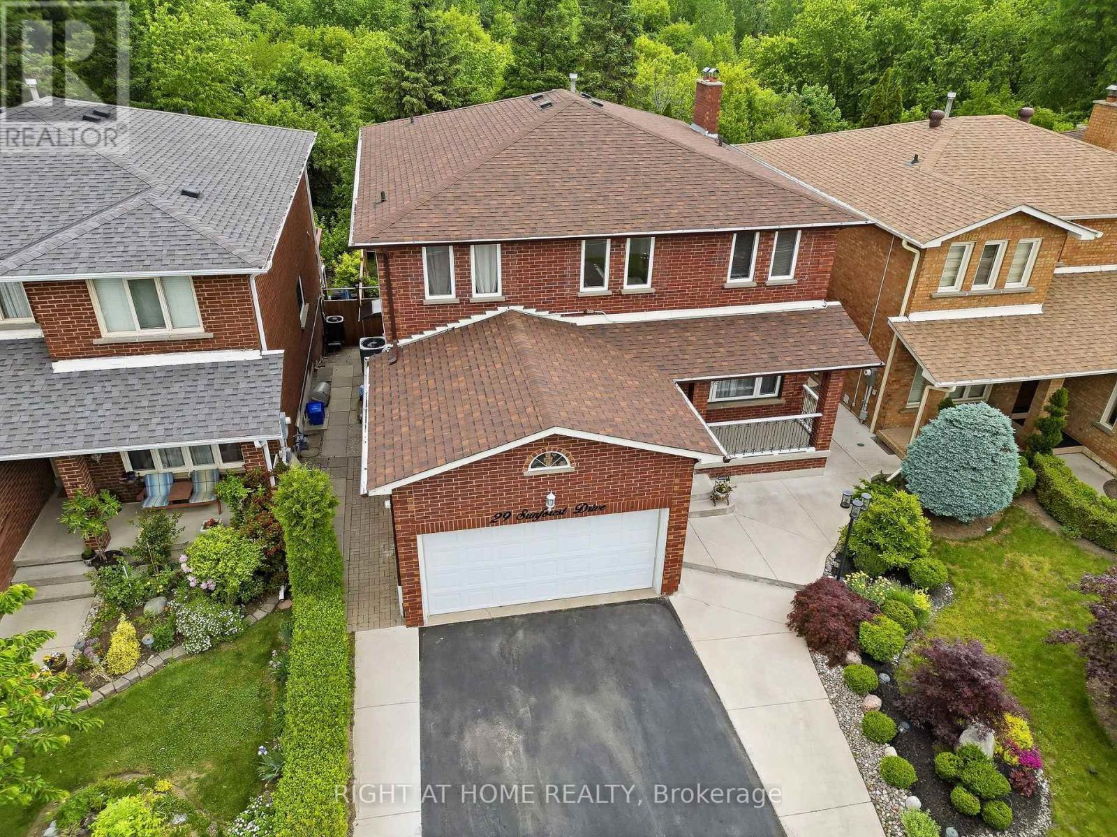 29 Sunforest Drive, Brampton, Ontario L6Z 2Z3 - Photo 3 - W13586802