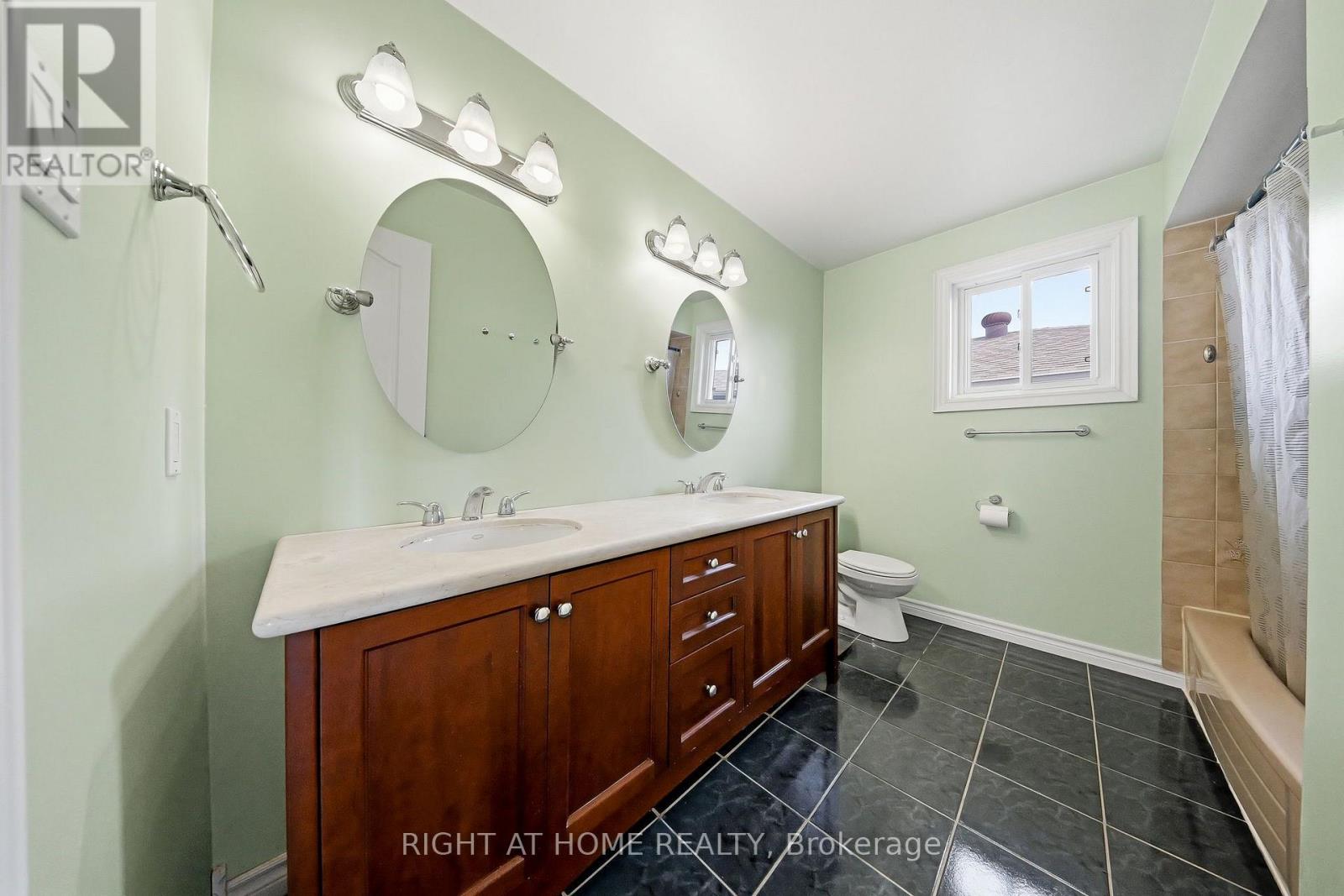 29 Sunforest Drive, Brampton, Ontario L6Z 2Z3 - Photo 42 - W13586802