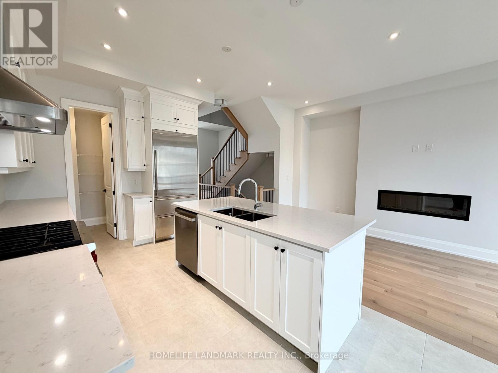 433 York Downs Boulevard, Markham, Ontario L6C 3R3 - Photo 2 - N13586866