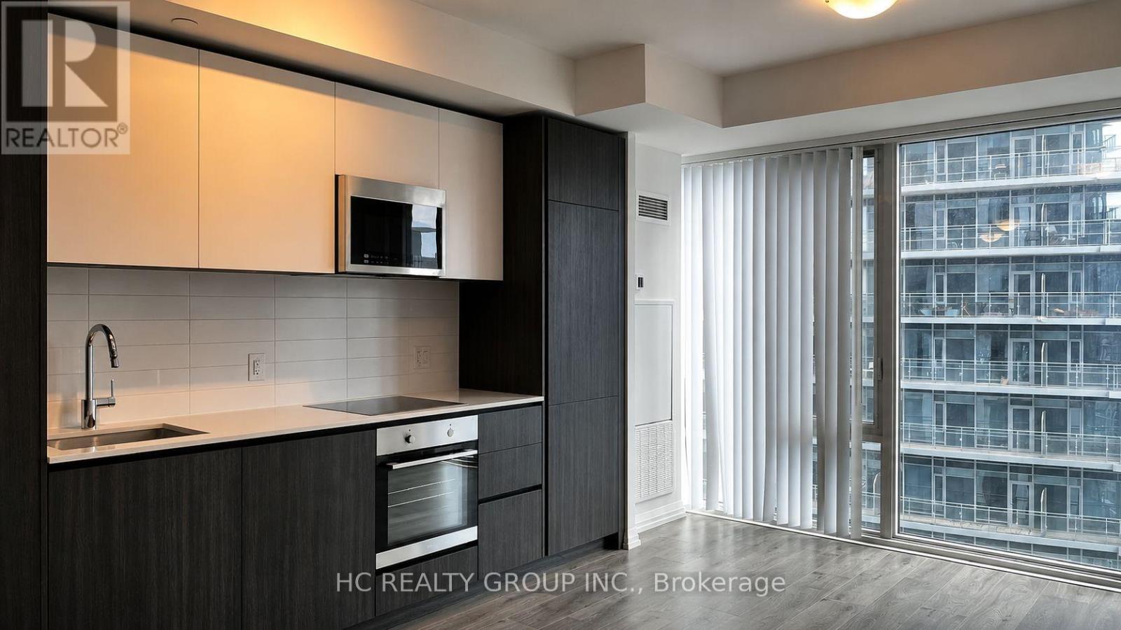 8 WIDMER STREET, Toronto, Ontario