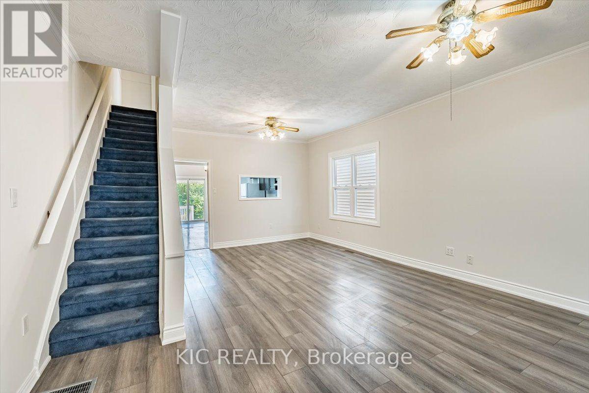 145 Boultbee Avenue, Toronto, Ontario  M4J 1B2 - Photo 6 - E13586968