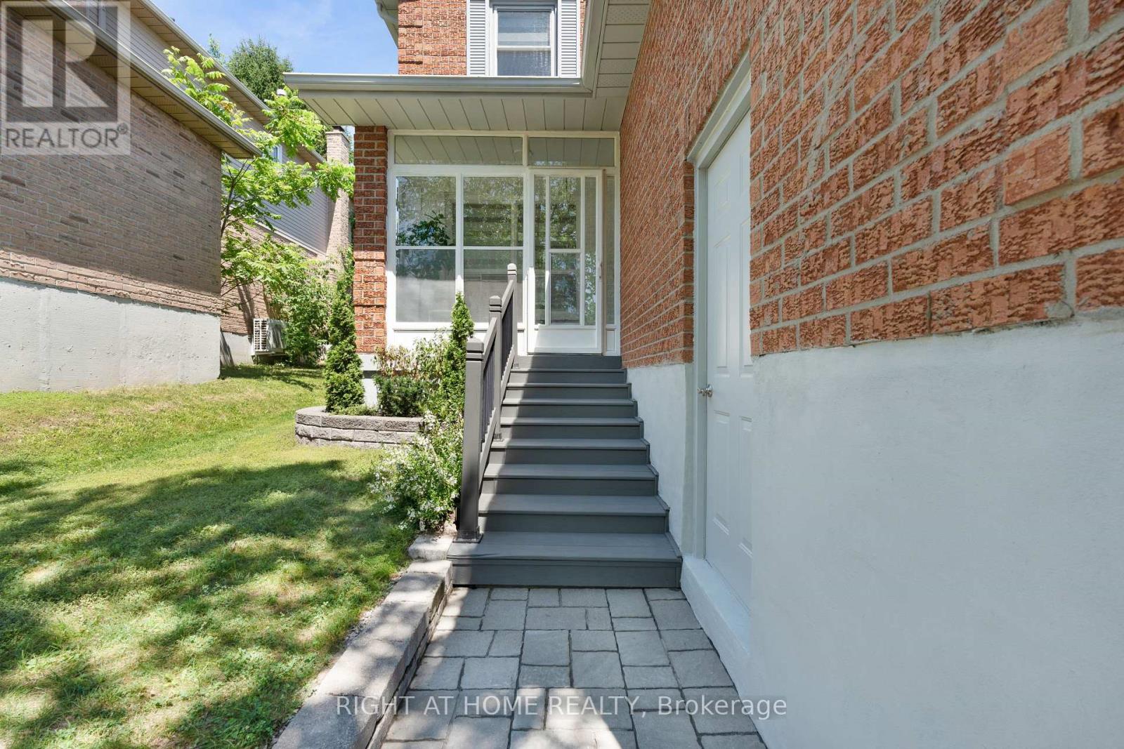229 Billings Crescent, Newmarket, Ontario  L3Y 7Y8 - Photo 2 - N13586886