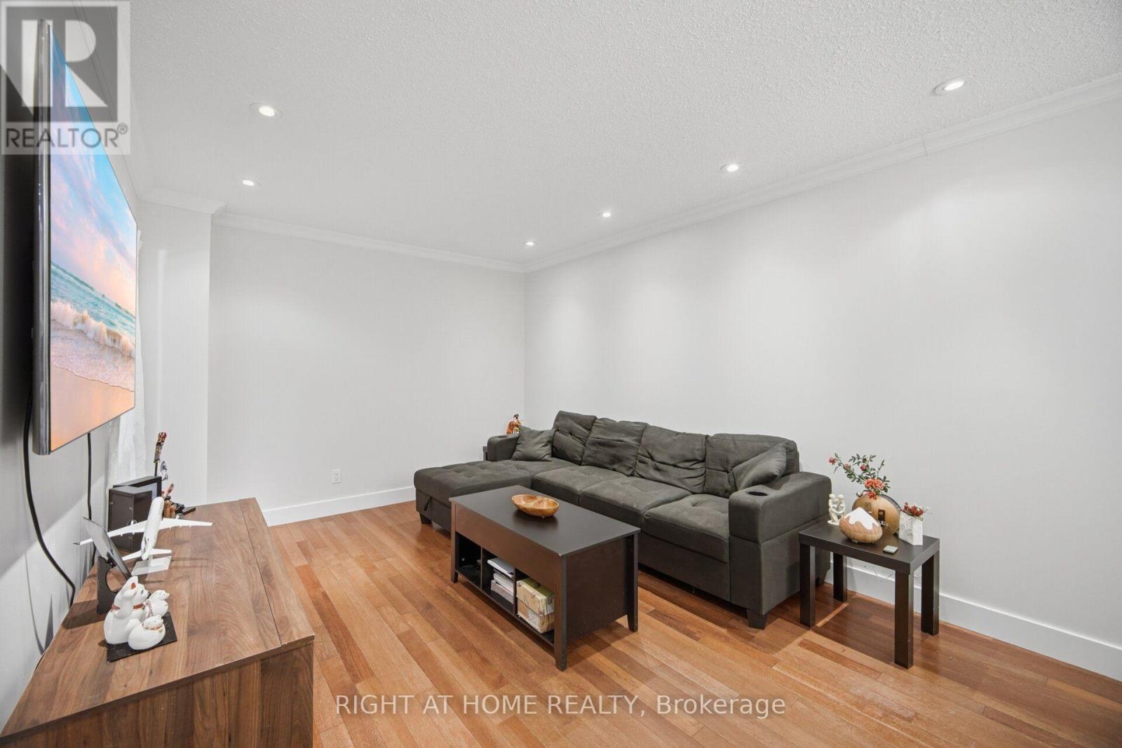121 Bob O'link Avenue, Vaughan, Ontario  L4K 1H1 - Photo 3 - N13586930