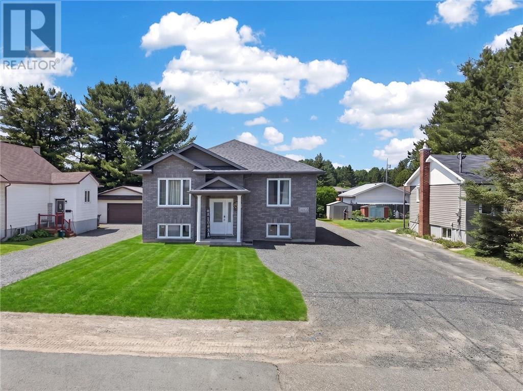 4225 Frost Avenue, Hanmer, Ontario  P3P 1E3 - Photo 3 - 2129046