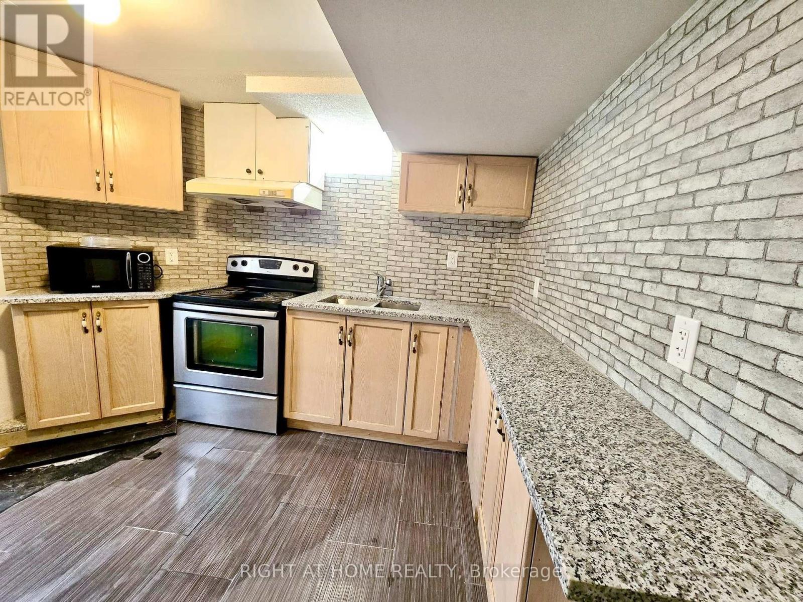 B - 55 Velvet Grass Lane, Brampton, Ontario  L6R 1W1 - Photo 1 - W13586876