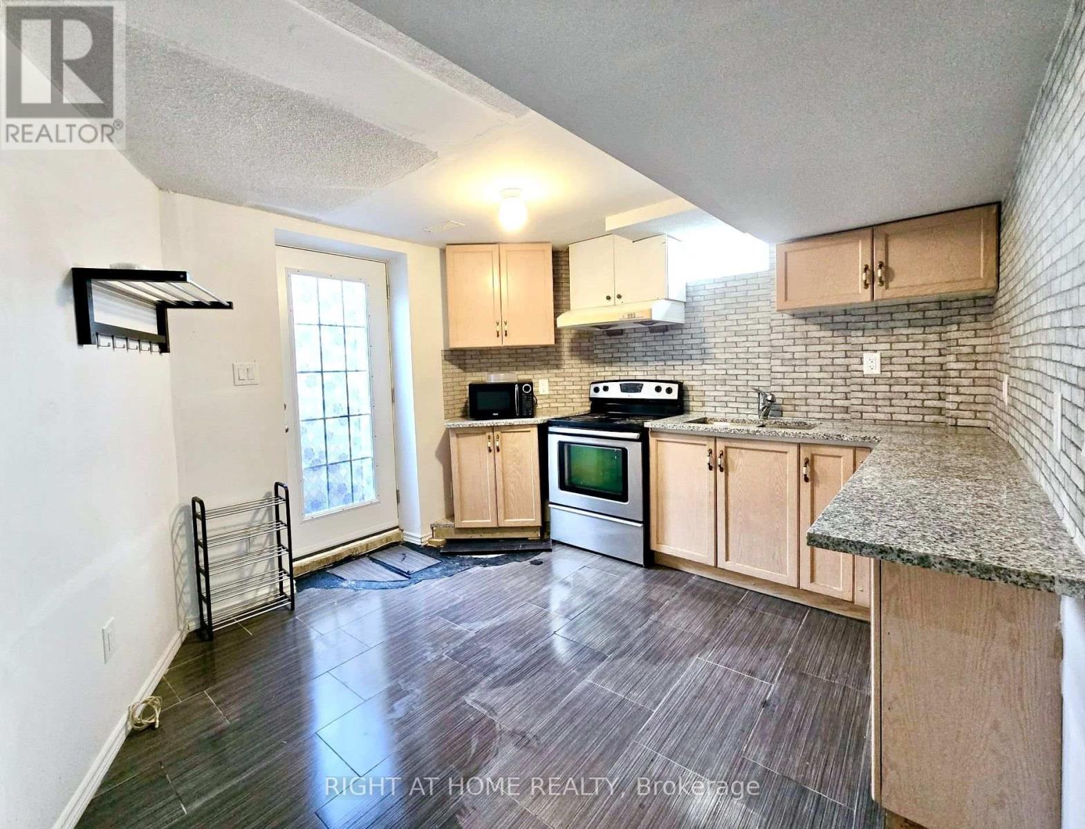 B - 55 Velvet Grass Lane, Brampton, Ontario  L6R 1W1 - Photo 2 - W13586876
