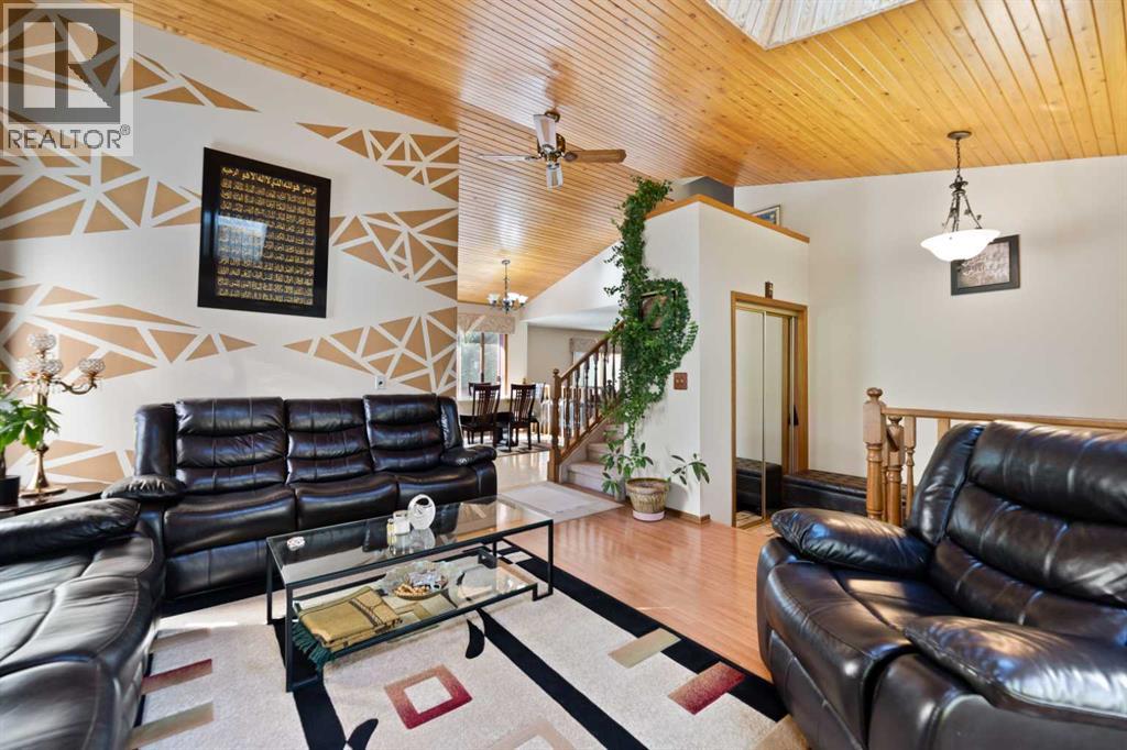 48 Castleglen Court NE, Calgary, Alberta  T3J 2B8 - Photo 7 - A2330938