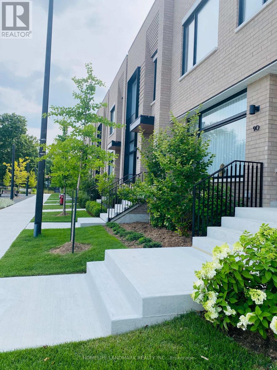 60 Lou Parsons Way NE, Mississauga, Ontario  L5H 0B2 - Photo 2 - W13586998