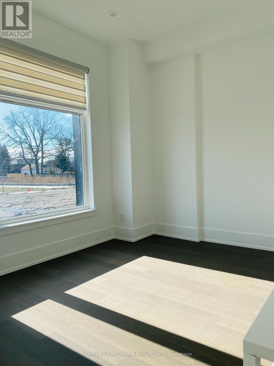 60 Lou Parsons Way NE, Mississauga, Ontario  L5H 0B2 - Photo 3 - W13586998
