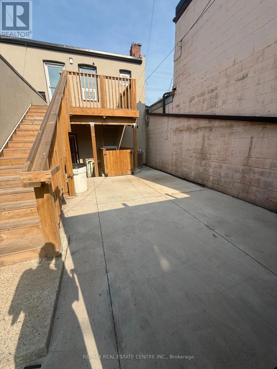 Upper - 214 Kenilworth Avenue N, Hamilton, Ontario  L8H 4S2 - Photo 12 - X13586996