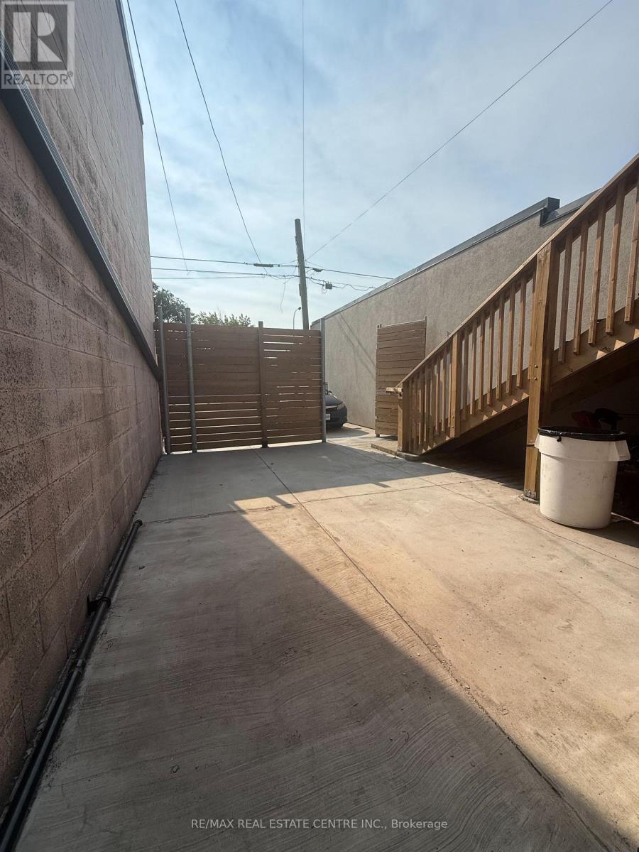 Upper - 214 Kenilworth Avenue N, Hamilton, Ontario  L8H 4S2 - Photo 13 - X13586996