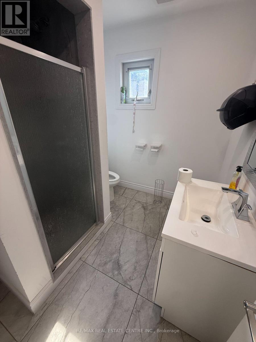 Upper - 214 Kenilworth Avenue N, Hamilton, Ontario  L8H 4S2 - Photo 9 - X13586996