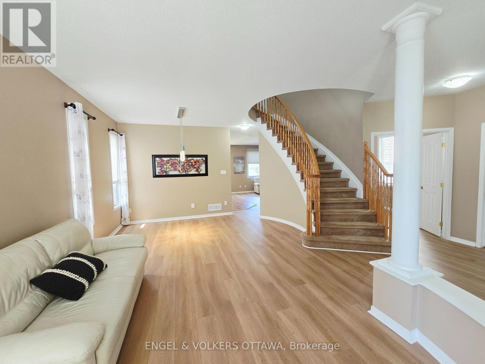 166 Macara Crescent, Ottawa, Ontario  K2K 0C9 - Photo 6 - X13540974