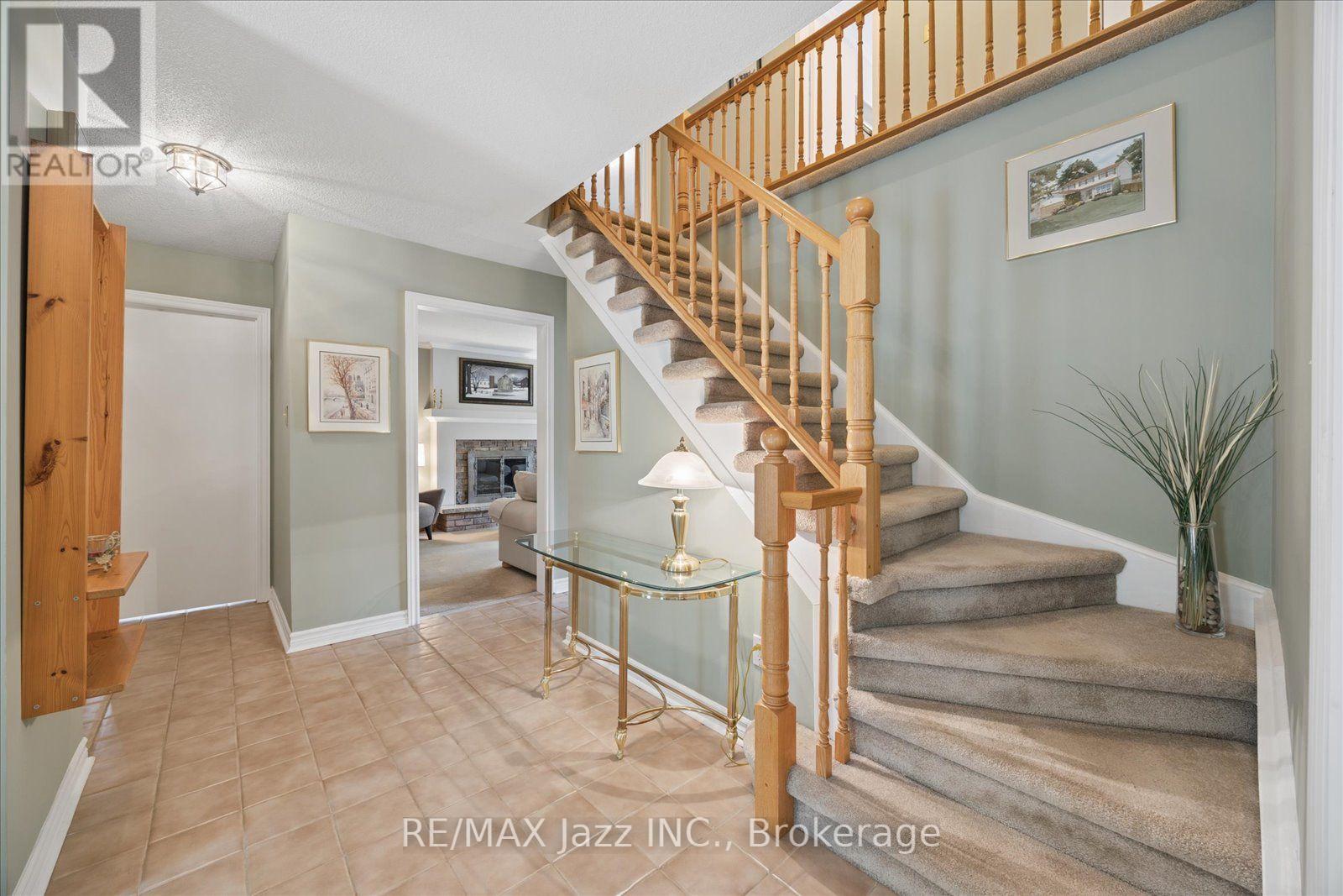 38 Trinity Crescent, Whitby, Ontario L1N 6L2 - Photo 4 - E13587214