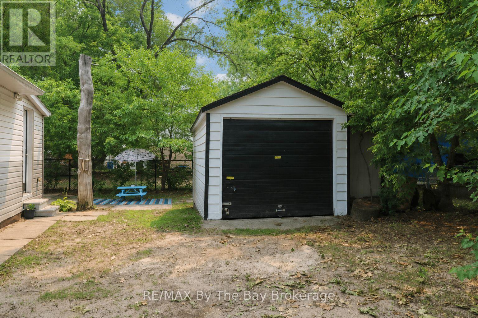 217 Dunkerron Avenue, Wasaga Beach, Ontario  L9Z 2G7 - Photo 25 - S13587204