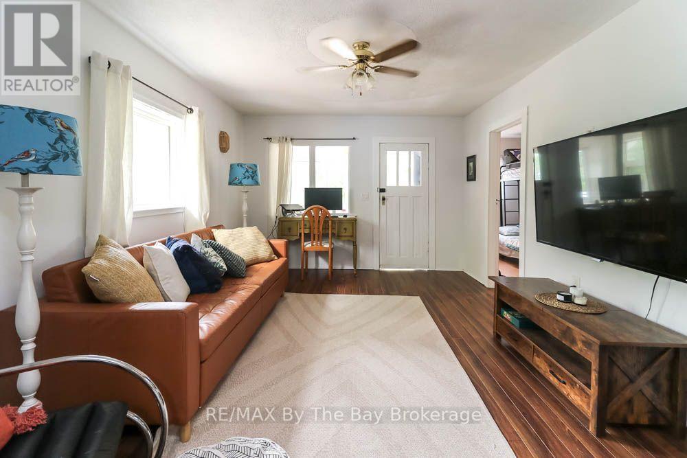 217 Dunkerron Avenue, Wasaga Beach, Ontario  L9Z 2G7 - Photo 4 - S13587204