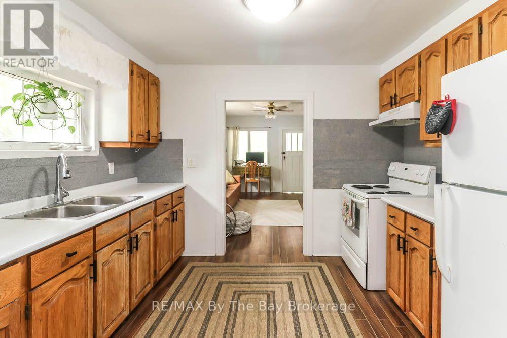 217 Dunkerron Avenue, Wasaga Beach, Ontario  L9Z 2G7 - Photo 5 - S13587204