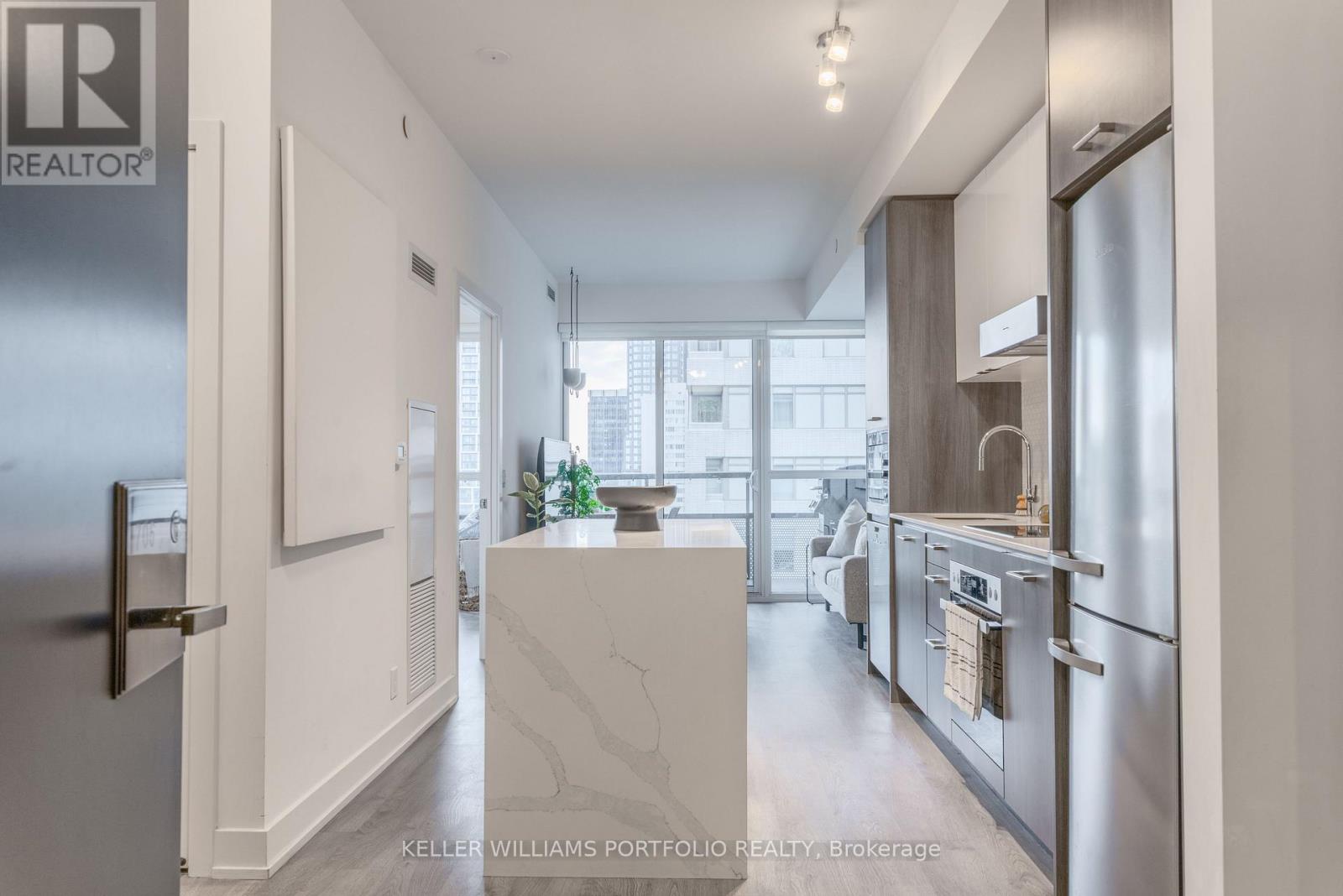 706 - 11 LILLIAN STREET, Toronto (Mount Pleasant West)