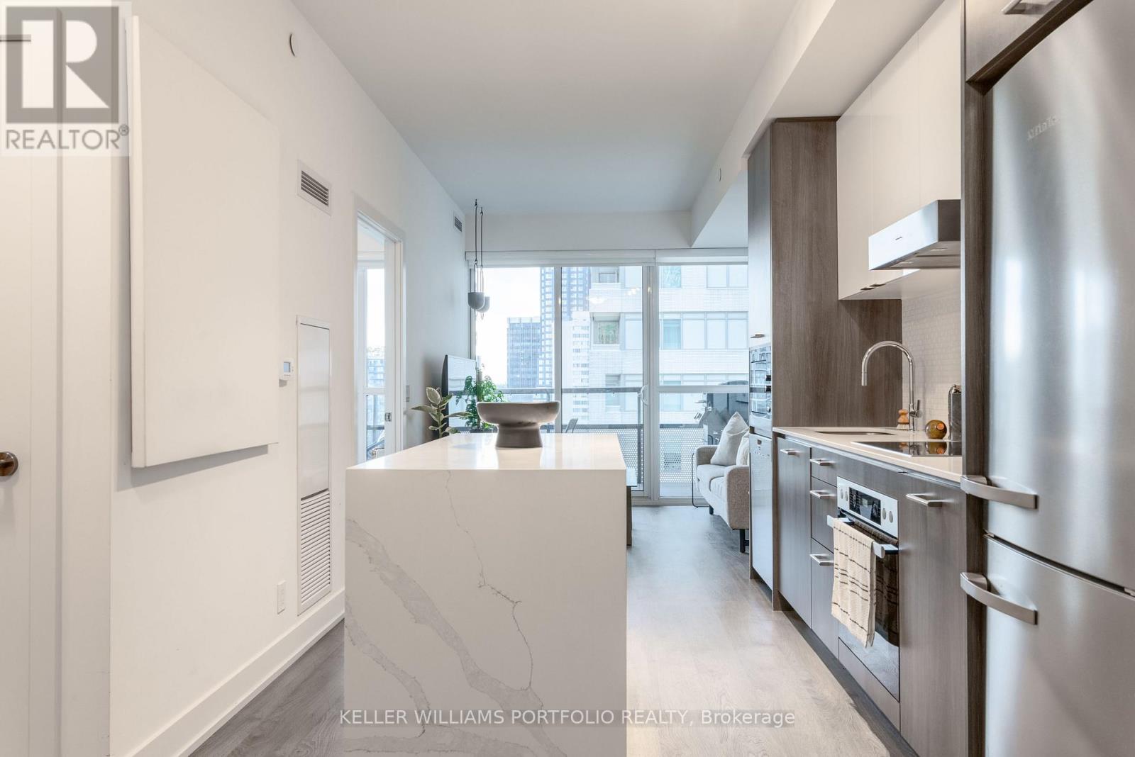 706 - 11 Lillian Street, Toronto, Ontario M4S 2H7 - Photo 2 - C13587112