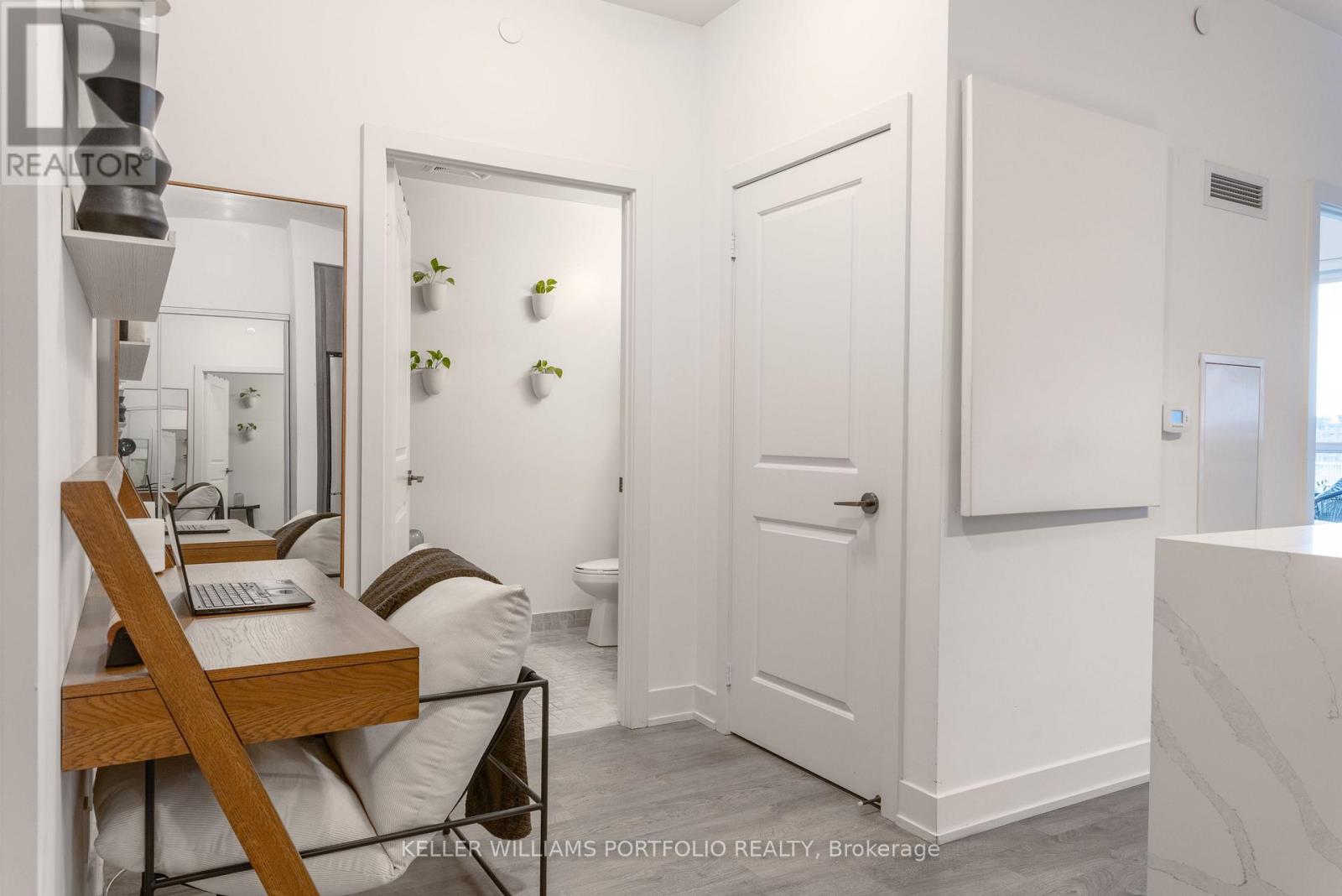 706 - 11 Lillian Street, Toronto, Ontario M4S 2H7 - Photo 3 - C13587112