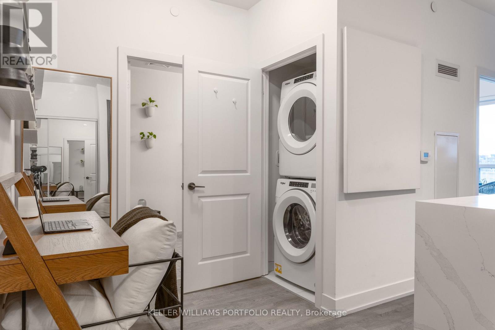 706 - 11 Lillian Street, Toronto, Ontario M4S 2H7 - Photo 4 - C13587112