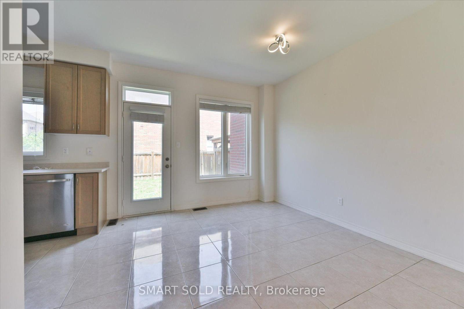 76 Christian Ritter Drive, Markham, Ontario  L6C 0V9 - Photo 6 - N13587170