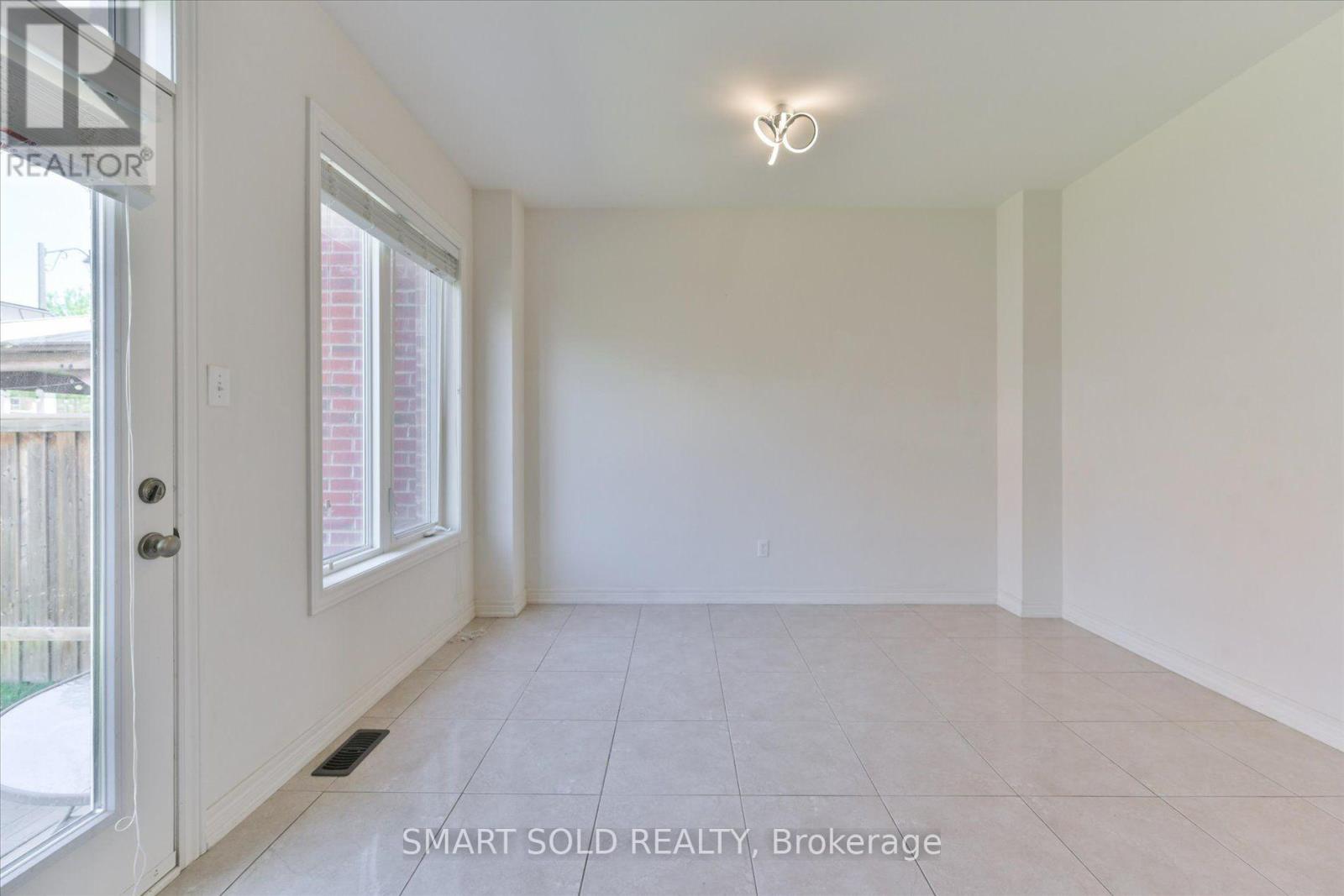 76 Christian Ritter Drive, Markham, Ontario  L6C 0V9 - Photo 7 - N13587170
