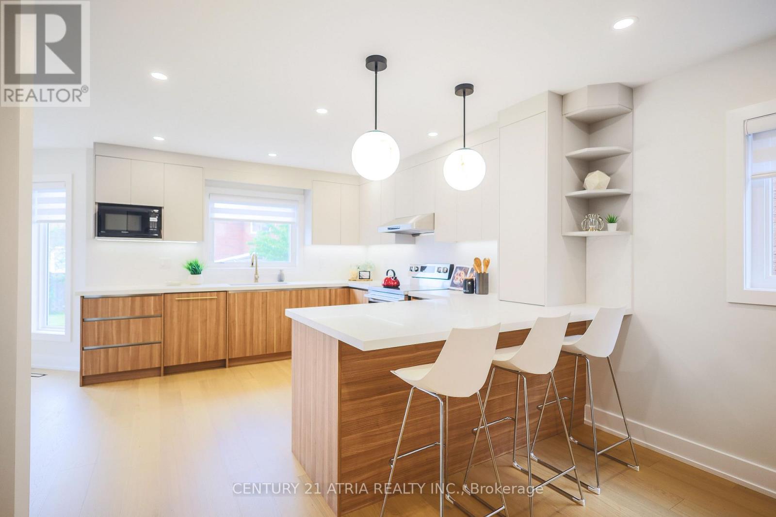 <div class="slider-price">$1,599,999</div><p>34 Raynes Crescent, Toronto, Ontario</p>