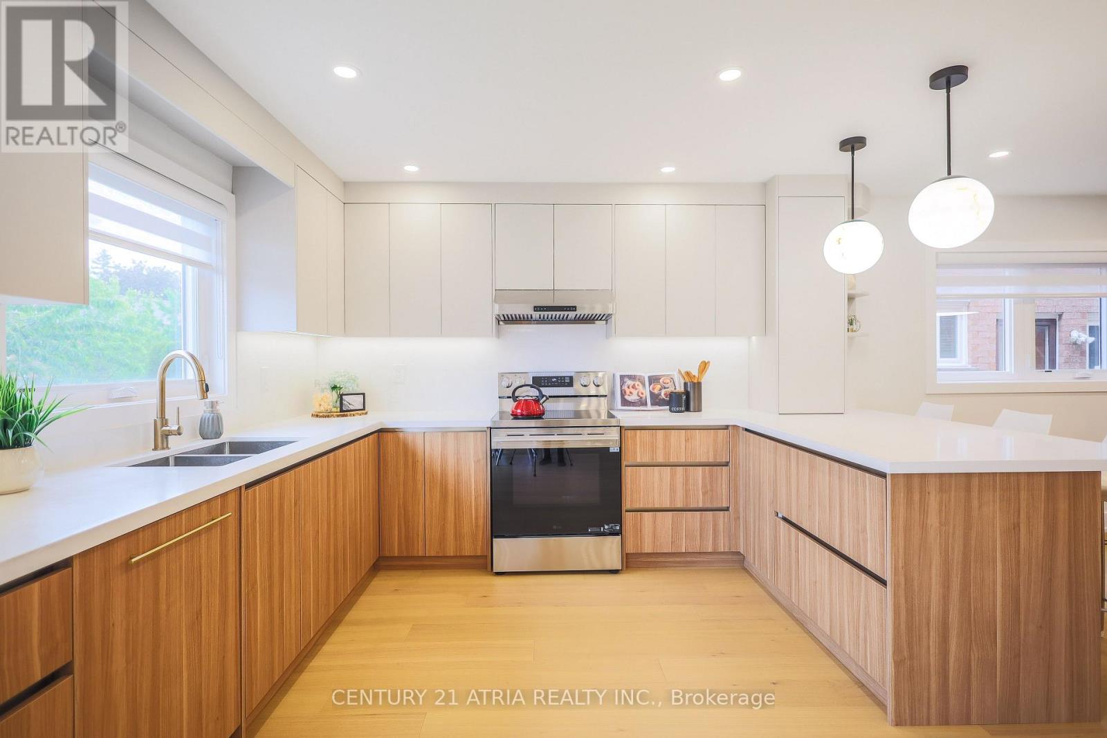 34 Raynes Crescent, Toronto, Ontario M1V 3V7 - Photo 2 - E13441690