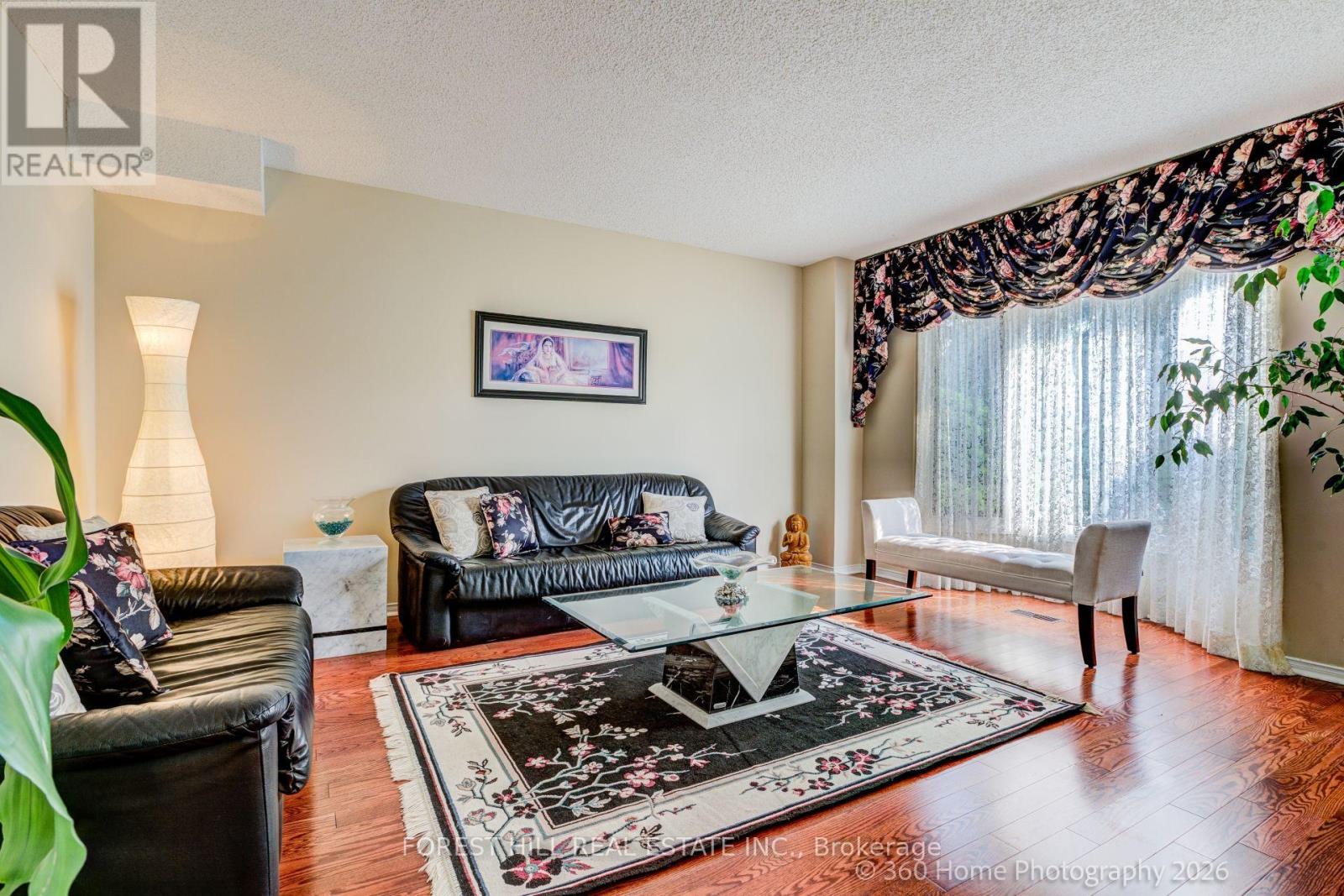 3679 Loyalist Drive, Mississauga, Ontario  L5L 4S9 - Photo 2 - W13587194