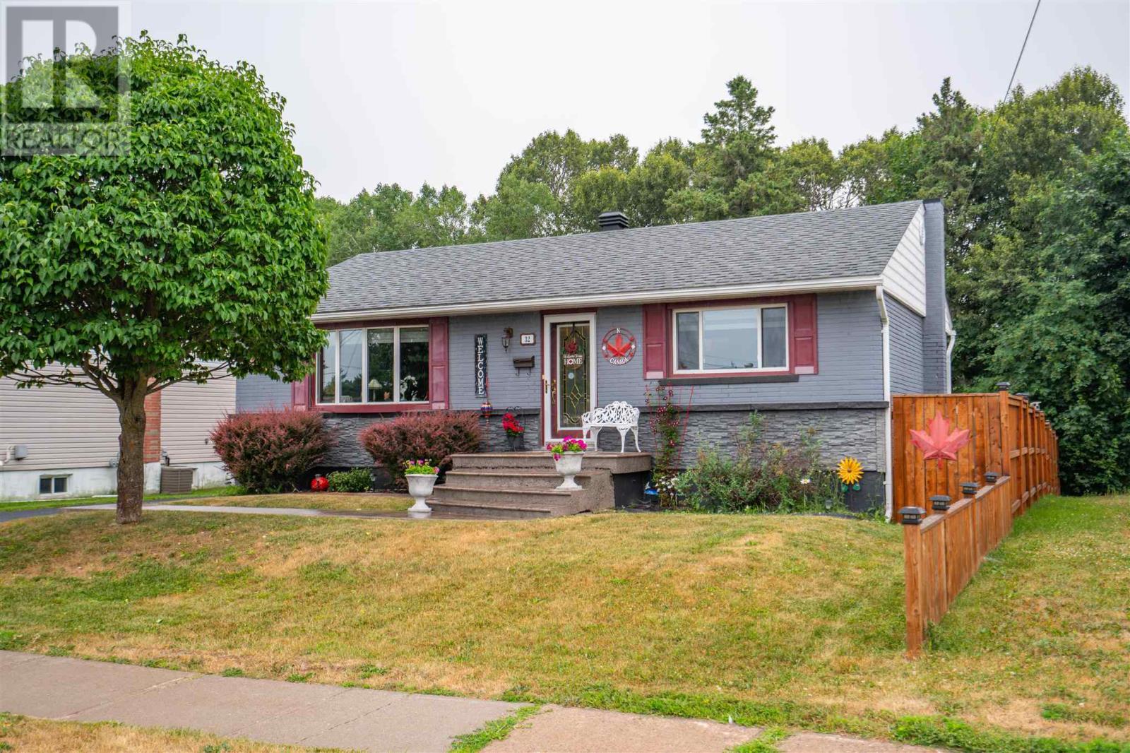 32 Bainbridge St, Sault Ste. Marie, Ontario P6C 2G9 - Photo 1 - SM261913