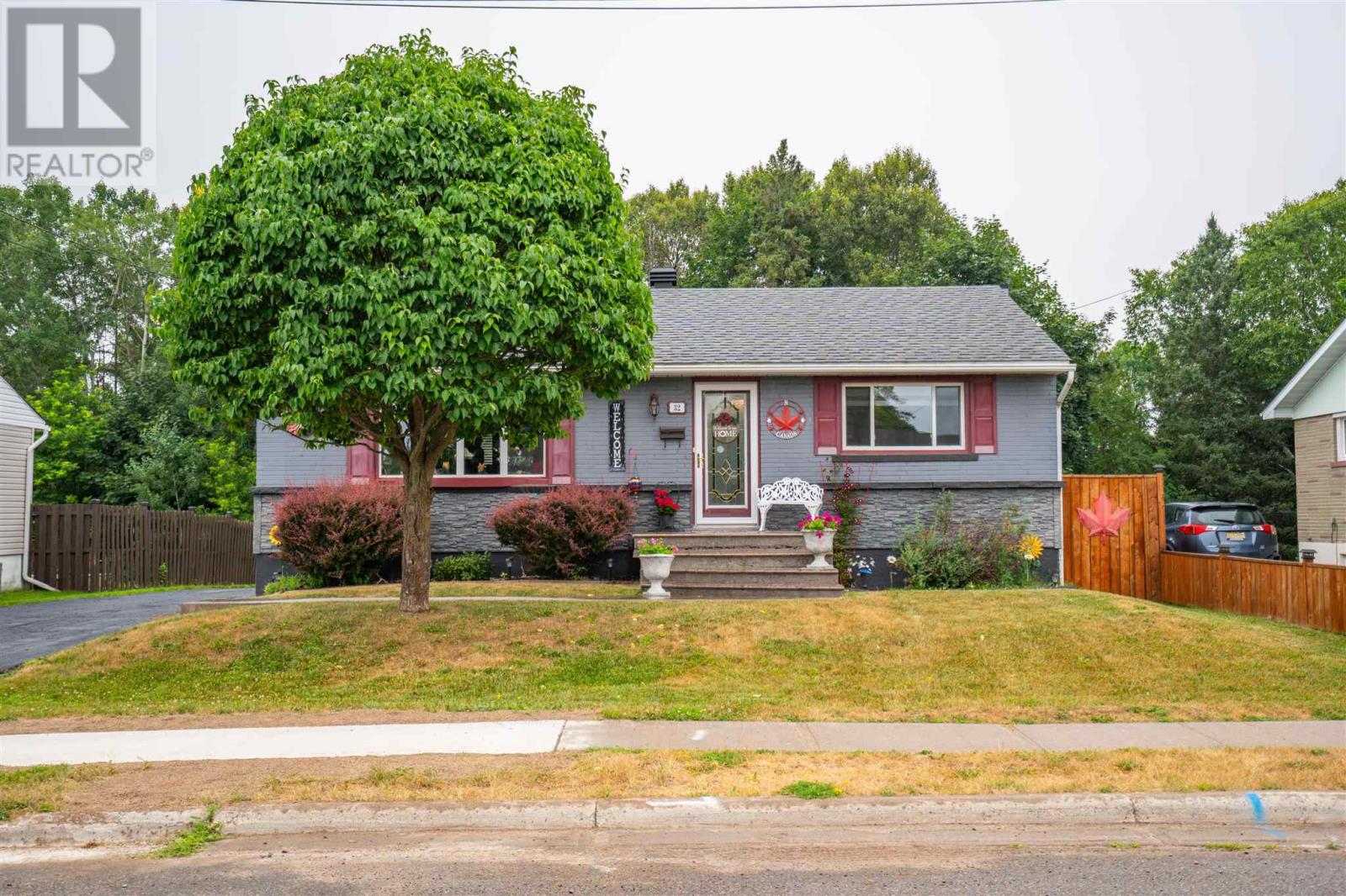 32 Bainbridge St, Sault Ste. Marie, Ontario P6C 2G9 - Photo 2 - SM261913