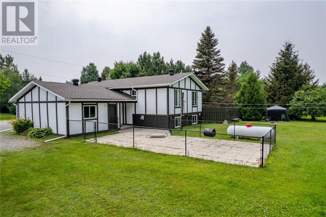 11 Jarbeau Street, Mckerrow, Ontario  P0P 1M0 - Photo 54 - 2129348