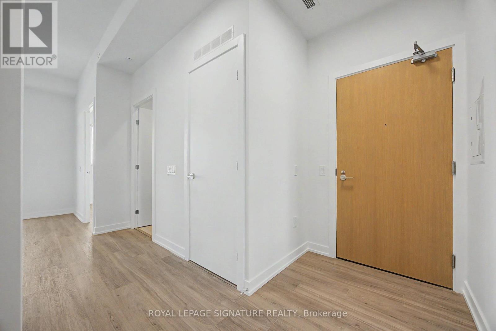 301 - 21 Meadowvale Road, Vaughan (Concord), Ontario  L4K 0H6 - Photo 2 - N13587404