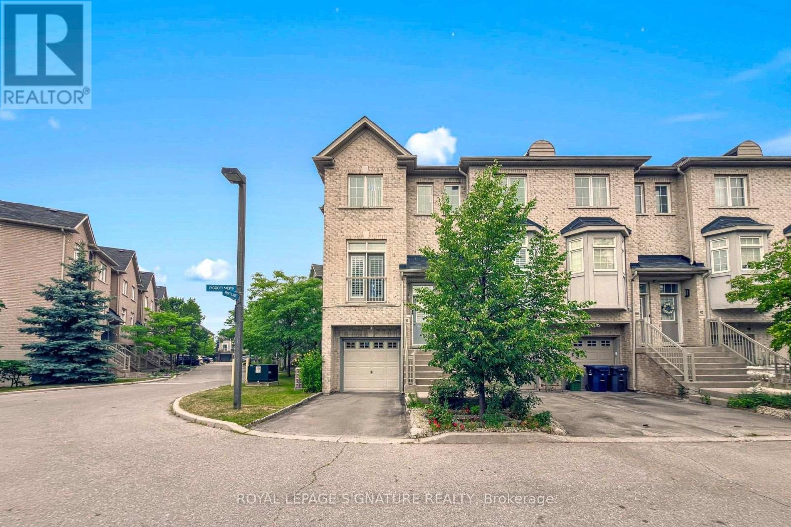 51 Piggott Mews, Toronto, Ontario M9N 0A4 - Photo 3 - W13587242