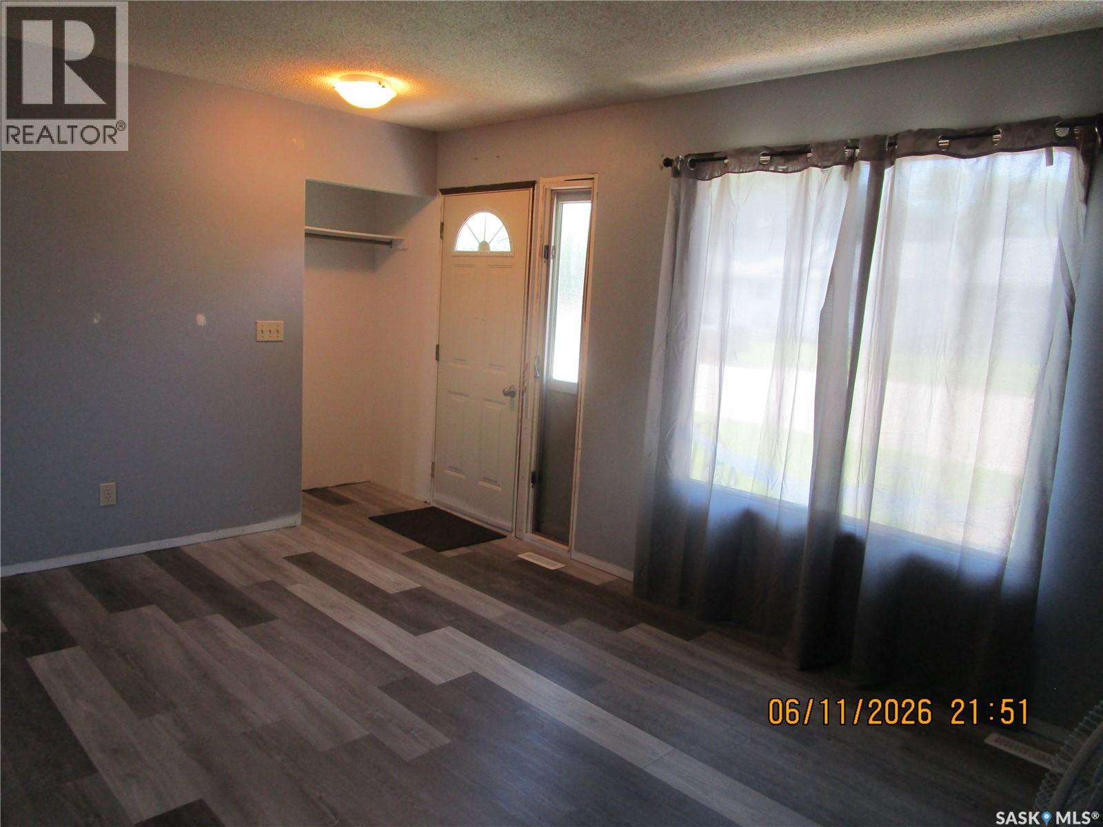 504 4th Avenue W, Assiniboia, Saskatchewan  S0H 0B0 - Photo 11 - SK042771