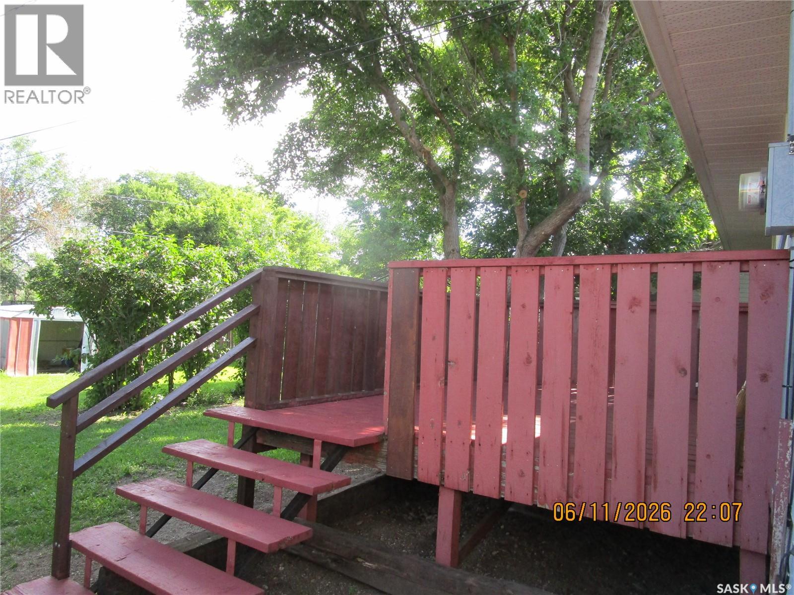 504 4th Avenue W, Assiniboia, Saskatchewan  S0H 0B0 - Photo 2 - SK042771