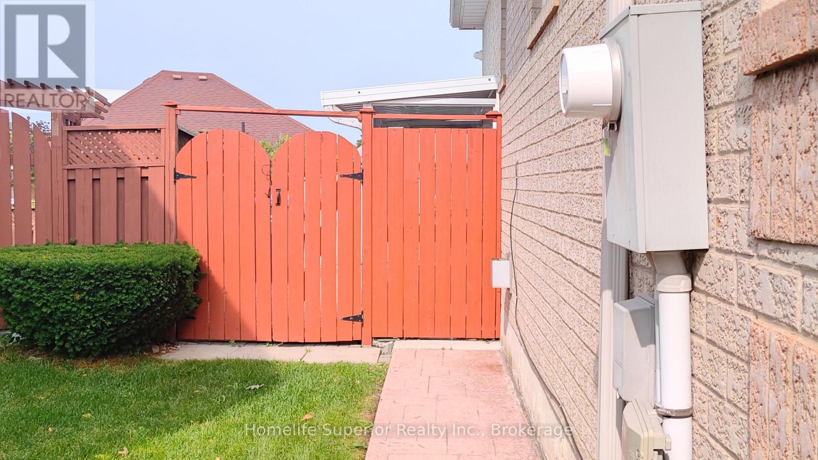 17 Summerfield Crescent, Brampton (Brampton West), Ontario  L6X 4K4 - Photo 2 - W13587588