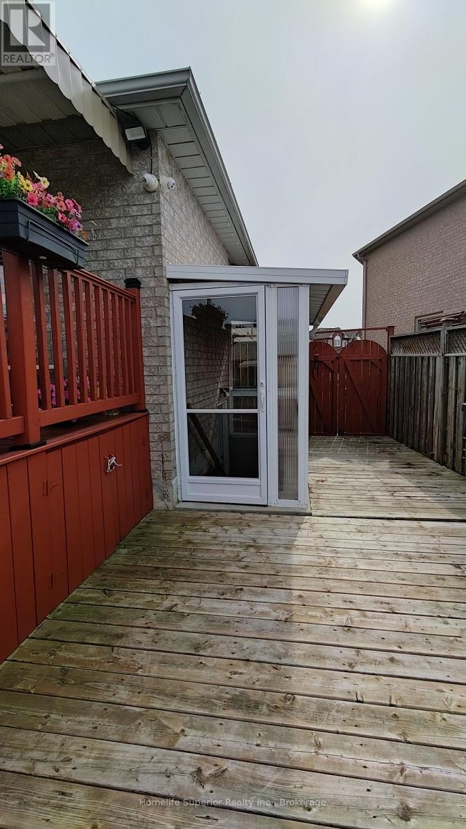 17 Summerfield Crescent, Brampton (Brampton West), Ontario  L6X 4K4 - Photo 3 - W13587588