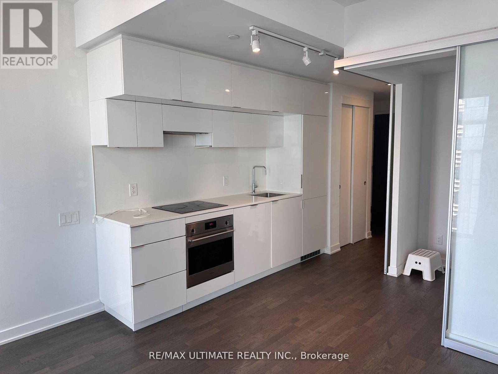 1902 - 185 Roehampton Avenue, Toronto, Ontario  M4P 1R4 - Photo 3 - C13587674