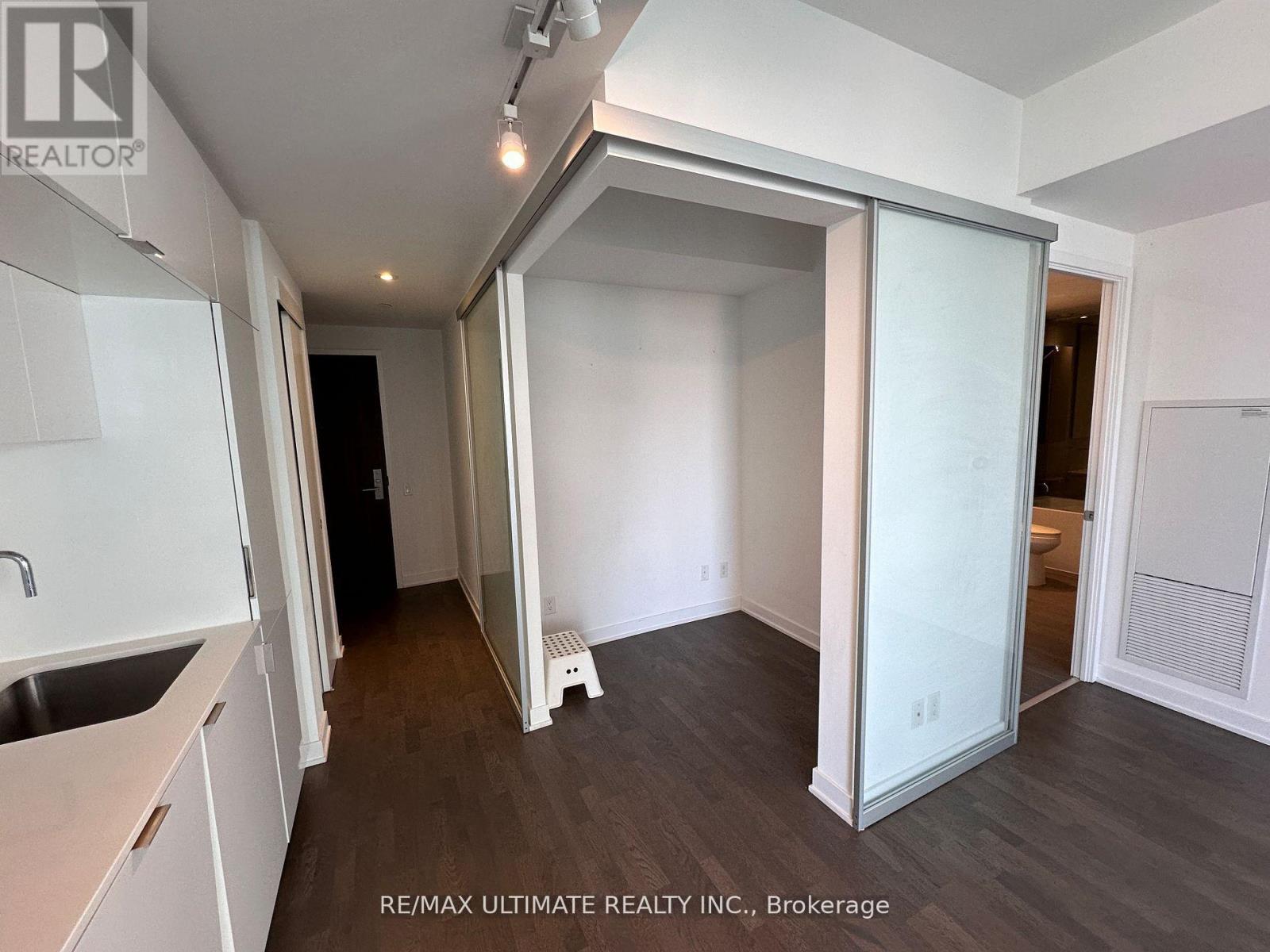 1902 - 185 Roehampton Avenue, Toronto, Ontario  M4P 1R4 - Photo 4 - C13587674