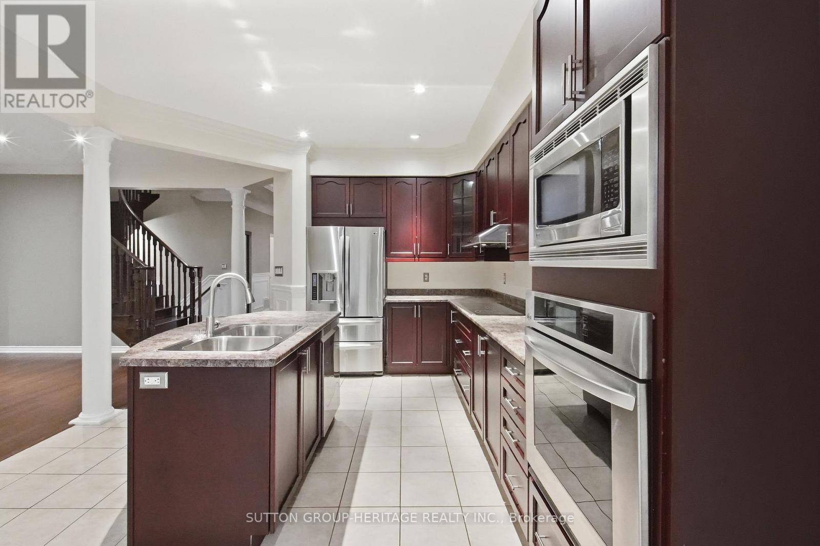 16 Shrewsbury Drive, Whitby, Ontario  L1M 0C7 - Photo 12 - E13587572
