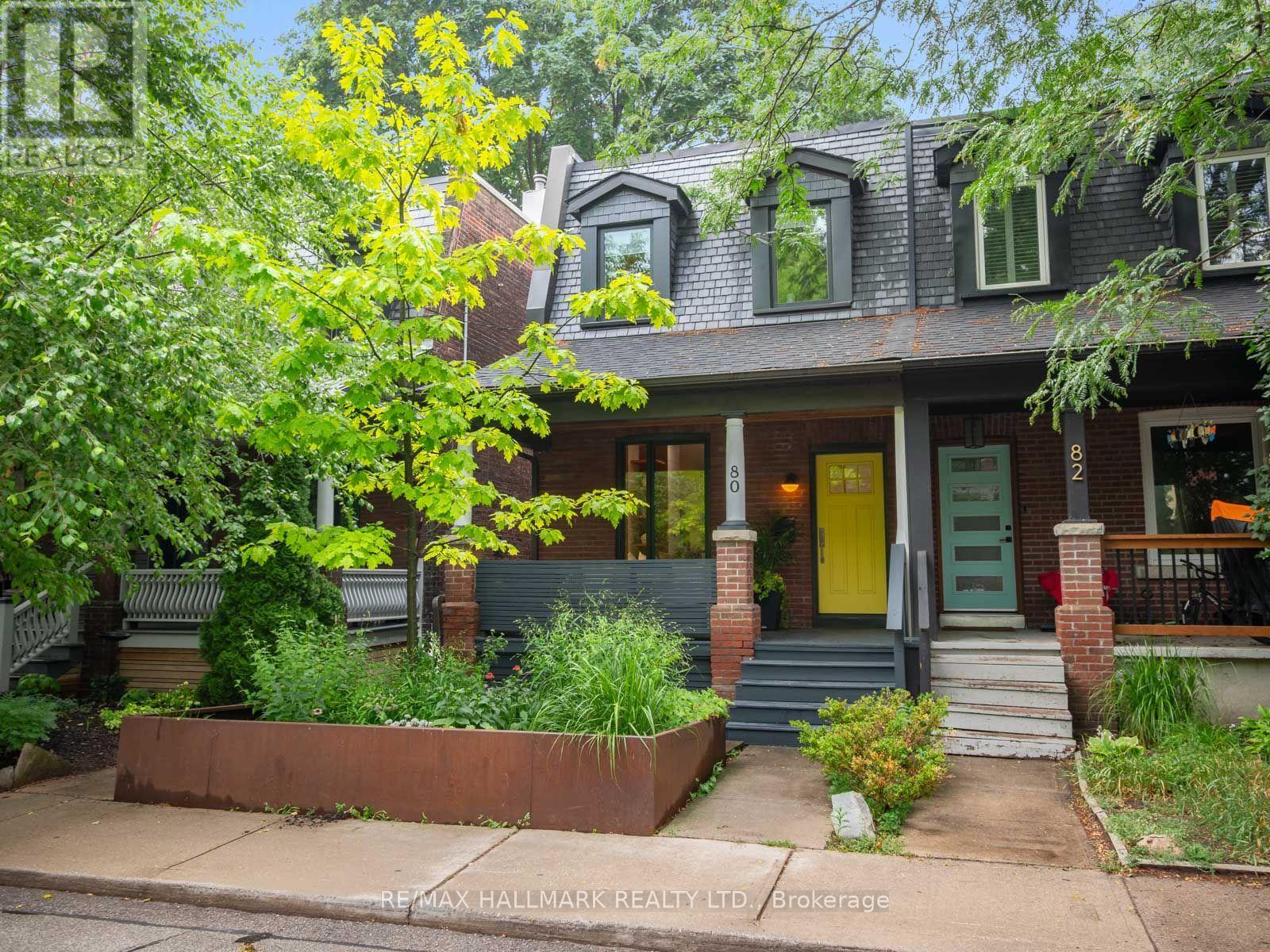 <div class="slider-price">$1,149,000</div><p>80 Winnifred Avenue, Toronto, Ontario</p>