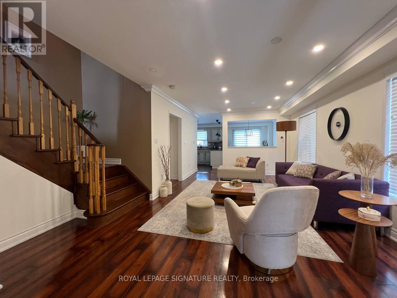 61 Kalmar Crescent, Richmond Hill, Ontario  L4E 3Z4 - Photo 4 - N13587728