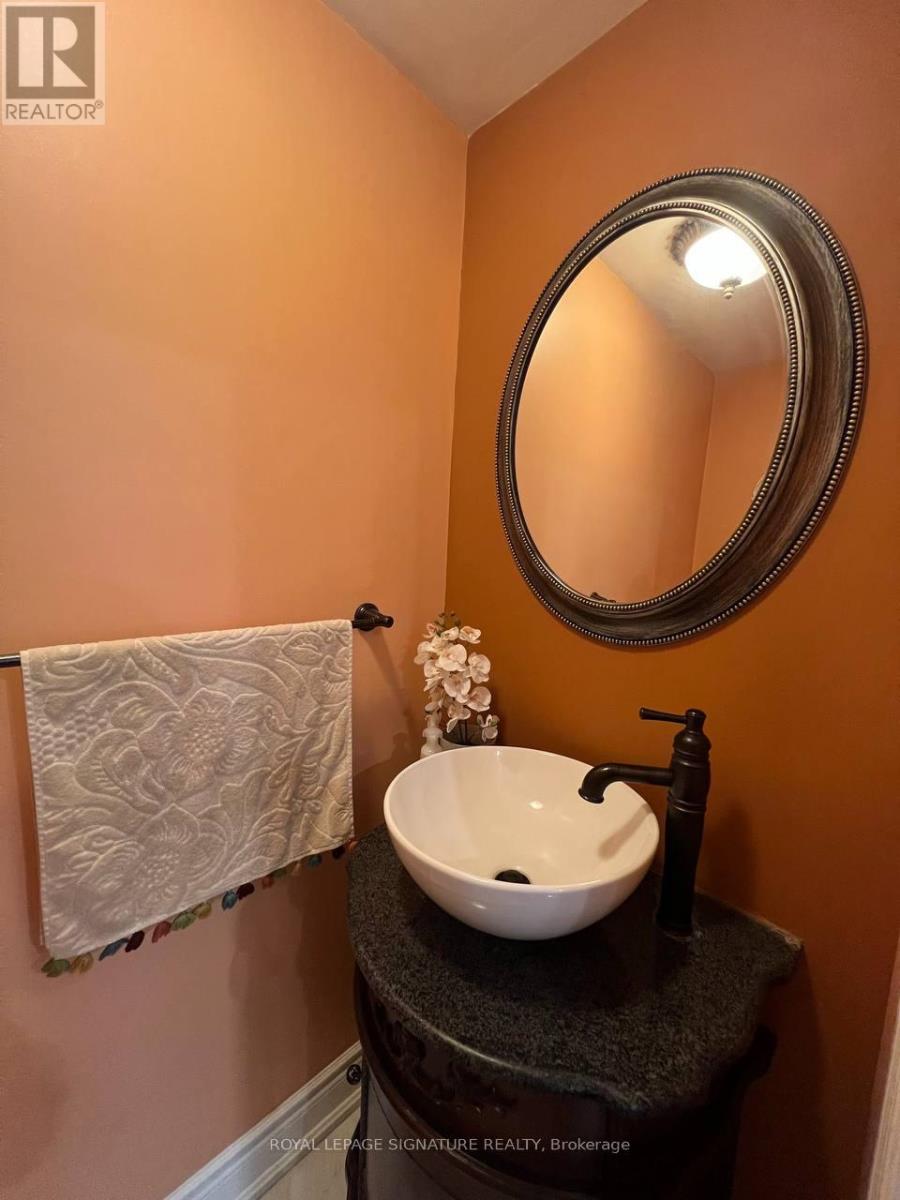 61 Kalmar Crescent, Richmond Hill, Ontario  L4E 3Z4 - Photo 5 - N13587728