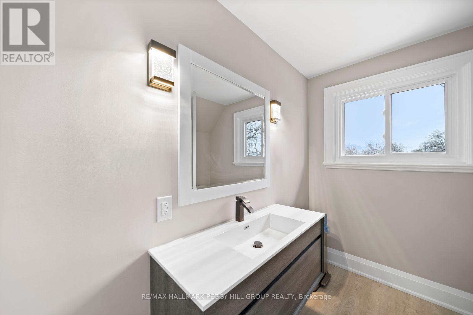 219 Bayfield Street, Barrie, Ontario  L4M 3B4 - Photo 9 - S13587606