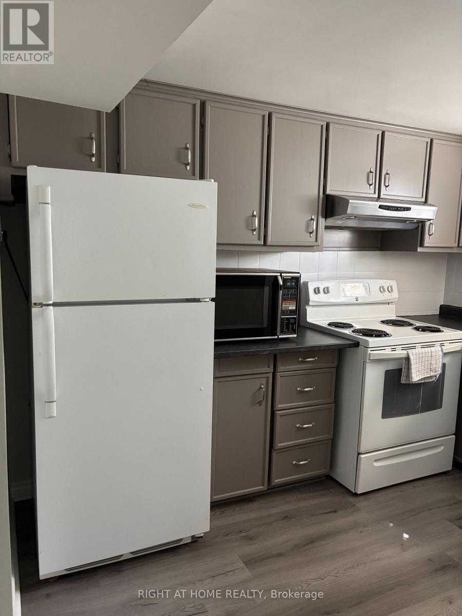 41 Deerhurst Avenue, Toronto, Ontario  M9N 3A6 - Photo 2 - W13587456