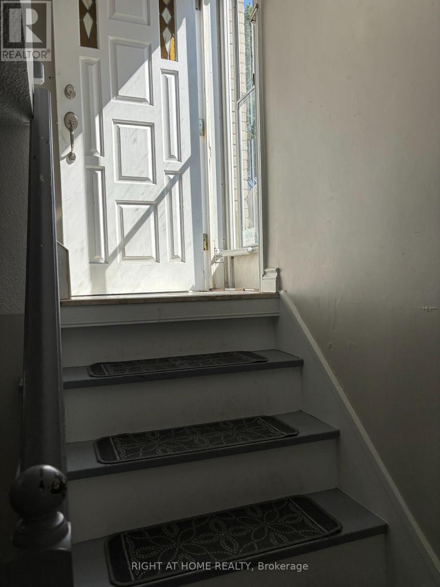 41 Deerhurst Avenue, Toronto, Ontario  M9N 3A6 - Photo 3 - W13587456